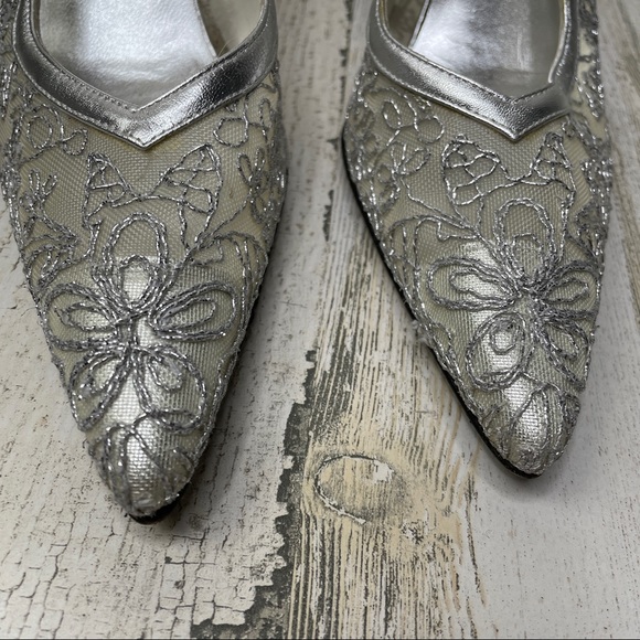 Stuart Weitzman silver mesh lace heels 7.5M (fits like 7) - Picture 5 of 13